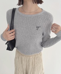 【ZOZOTOWN限定】リボン刺繍入りクルーネックニット