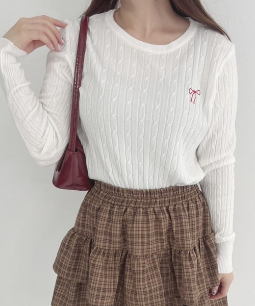 frunco(フランコ)の「【ZOZOTOWN限定】リボン刺繍入りクルーネックニット(ニット/セーター・レディース・ネイビー/イエロー/グレー/ホワイト/ブラック・FREE)」の1枚目の写真