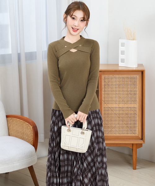 Anely(アネリー)の「ソリッドカラー フロント クロス ニット プルオーバー(ニット/セーター・レディース・ブラック/グレイッシュベージュ/ベージュ/ホワイト・FREE)」の18枚目の写真