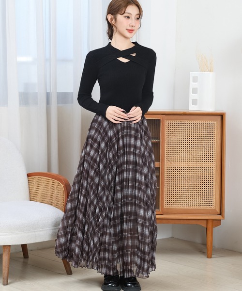 Anely(アネリー)の「ソリッドカラー フロント クロス ニット プルオーバー(ニット/セーター・レディース・ブラック/グレイッシュベージュ/ベージュ/ホワイト・FREE)」の7枚目の写真