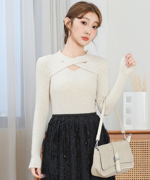 Anely(アネリー)の「ソリッドカラー フロント クロス ニット プルオーバー(ニット/セーター・レディース・ブラック/グレイッシュベージュ/ベージュ/ホワイト・FREE)」の9枚目の写真