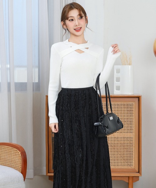 Anely(アネリー)の「ソリッドカラー フロント クロス ニット プルオーバー(ニット/セーター・レディース・ブラック/グレイッシュベージュ/ベージュ/ホワイト・FREE)」の14枚目の写真