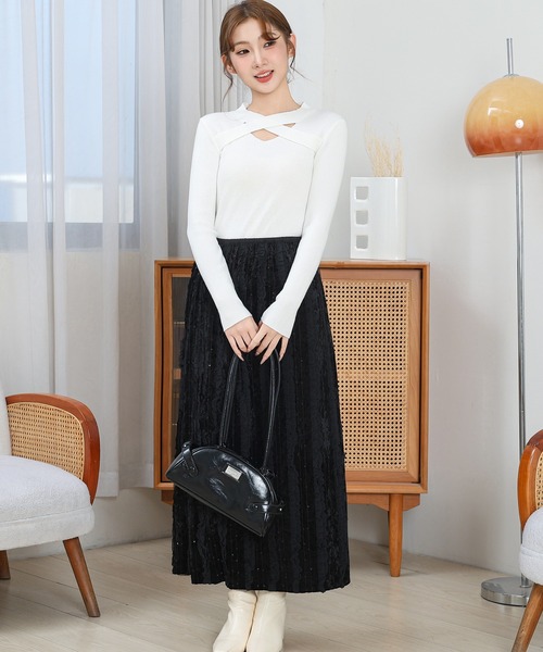 Anely(アネリー)の「ソリッドカラー フロント クロス ニット プルオーバー(ニット/セーター・レディース・ブラック/グレイッシュベージュ/ベージュ/ホワイト・FREE)」の15枚目の写真