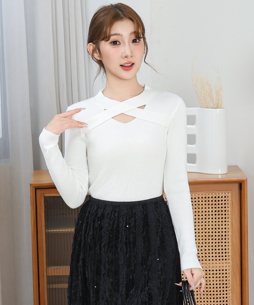 Anely(アネリー)の「ソリッドカラー フロント クロス ニット プルオーバー(ニット/セーター・レディース・ブラック/グレイッシュベージュ/ベージュ/ホワイト・FREE)」の16枚目の写真