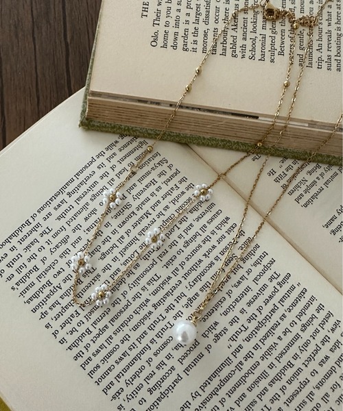 apres jour clair(アプレジュールクレア)の「【apres jour clair】フラワーパールネックレス(ネックレス・レディース・ゴールド・FREE)」の2枚目の写真