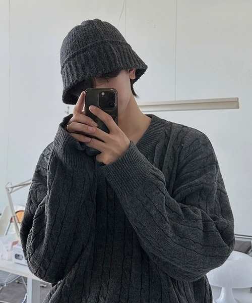 NOWLE（ノウル）の「【NOWLE】ケーブル編み Vネック プルオーバー ニット（ニット/セーター・メンズ・グレー/ダークブルー/ブラック・MEDIUM/LARGE/X-LARGE）」の6枚目の写真