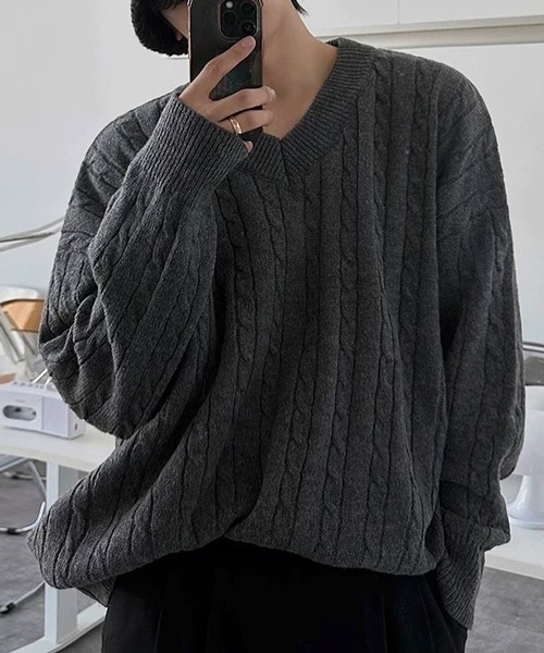 NOWLE（ノウル）の「【NOWLE】ケーブル編み Vネック プルオーバー ニット（ニット/セーター・メンズ・グレー/ダークブルー/ブラック・MEDIUM/LARGE/X-LARGE）」の8枚目の写真