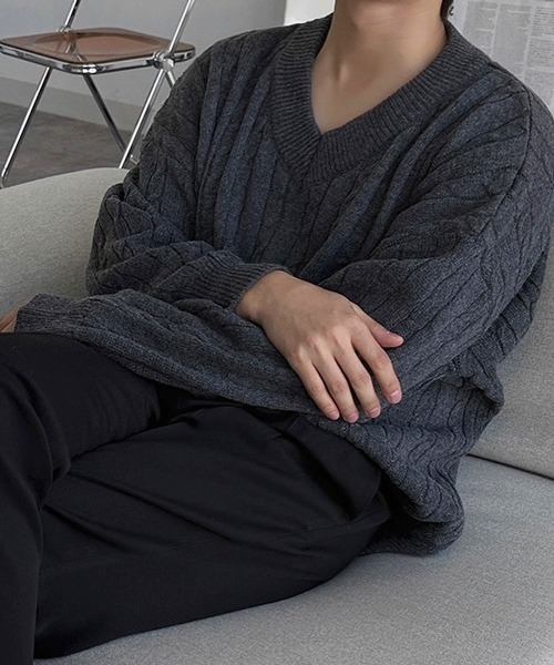 NOWLE（ノウル）の「【NOWLE】ケーブル編み Vネック プルオーバー ニット（ニット/セーター・メンズ・グレー/ダークブルー/ブラック・MEDIUM/LARGE/X-LARGE）」の9枚目の写真