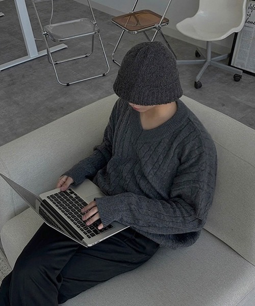 NOWLE（ノウル）の「【NOWLE】ケーブル編み Vネック プルオーバー ニット（ニット/セーター・メンズ・グレー/ダークブルー/ブラック・MEDIUM/LARGE/X-LARGE）」の10枚目の写真