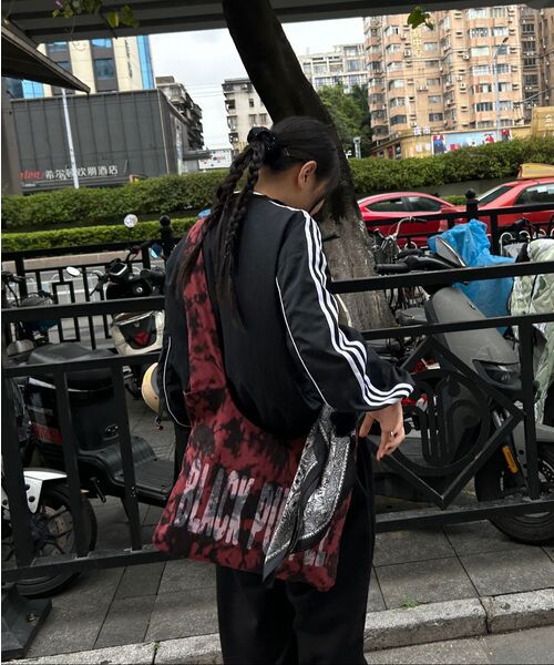 BLACKPURPLE(ブラックパープル)の「デュースロングハンドルバッグ Deux-Eyelet Long Handle Bag_Gray(メッセンジャーバッグ・レディース・グレー・FREE)」の8枚目の写真