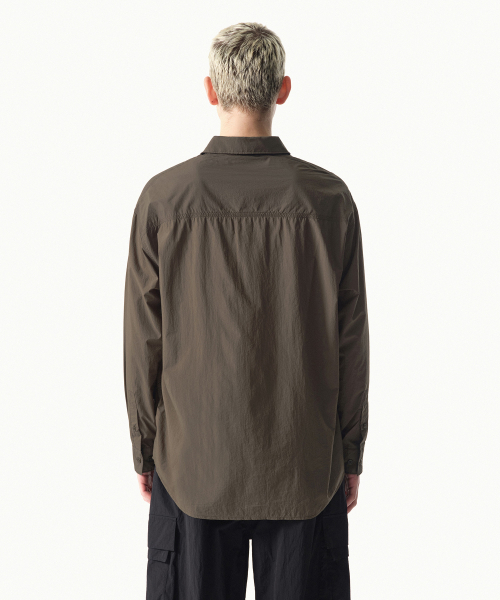 MUSINSA STANDARD（ムシンサスタンダード）の「[シティレジャー] ライトウェイトナイロンオーバーサイズシャツ [ブラウン]（シャツ/ブラウス・メンズ・その他・SMALL/MEDIUM/LARGE/X-LARGE/XX-LARGE）」の3枚目の写真