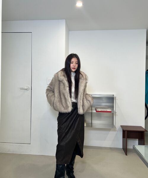 WESLEYHYUSTON(ウェズリーユーストン)の「THREE TUCK GURKHA LEATHER SKIRT BROWN(スカート・レディース・その他・MEDIUM/SMALL)」の4枚目の写真