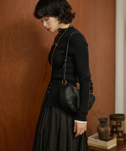 LAULEN（ローレン）の「many button rib knit cardigan /メニーボタンリブニットカーディガン（カーディガン/ボレロ・レディース・ネイビー/ブラック・FREE）」の4枚目の写真