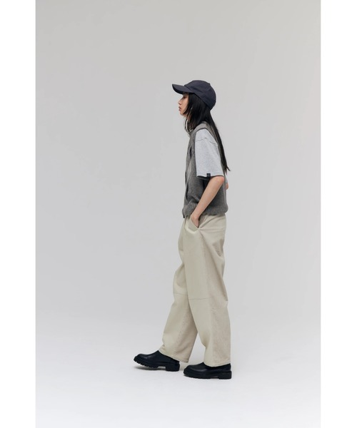 FELICITY(フェリシティ)の「Two Face Tuck Pants(その他パンツ・レディース・アイボリー/ブラウン/ネイビー・1/2)」の10枚目の写真