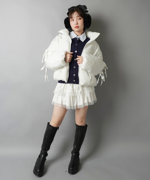 SPINNS（スピンズ）の「リボンで甘さ盛り！ふんわりガーリー中綿ジャケット（ダウンジャケット/コート・レディース・ブラック/アイボリー/グレー・ONESIZE）」の6枚目の写真