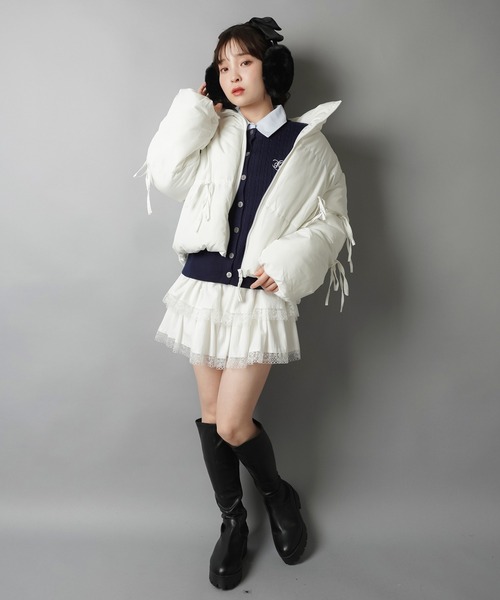 SPINNS（スピンズ）の「リボンで甘さ盛り！ふんわりガーリー中綿ジャケット（ダウンジャケット/コート・レディース・ブラック/アイボリー/グレー・ONESIZE）」の8枚目の写真