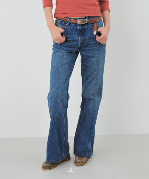 CITYBREEZE(シティブリーズ)の「ウォッシュドフレアデニムパンツ_BLUE(デニムパンツ・レディース・ブルー・LARGE/MEDIUM/SMALL)」の2枚目の写真