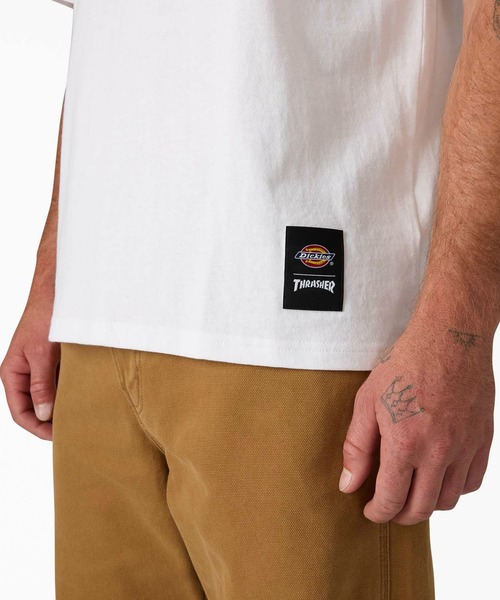 THRASHER（スラッシャー）の「【Dickies x THRASHER(スラッシャー)】Cotton Tee／ロゴTシャツ（Tシャツ/カットソー・メンズ・ホワイト/ブラック・X-LARGE/MEDIUM/LARGE）」の4枚目の写真