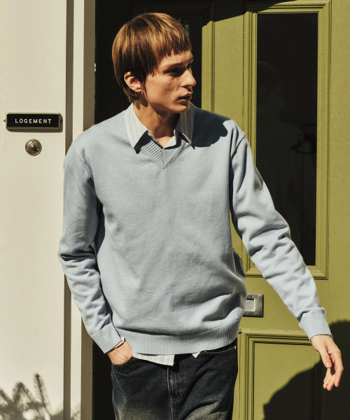 WEDNESDAY OASIS(ウェンズデーオアシス)の「オールウェイズウォッシャブルVネックニット_Sky Blue(WC25-KN01)(ニット/セーター・メンズ・スカイブルー・MEDIUM/LARGE)」の2枚目の写真