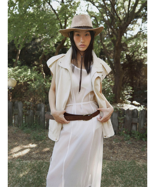 FROMWHERE（フロムウェア）の「HIGH NECKED OVERSIZED VEST CREAM（ベスト・レディース・クリーム・FREE）」の3枚目の写真