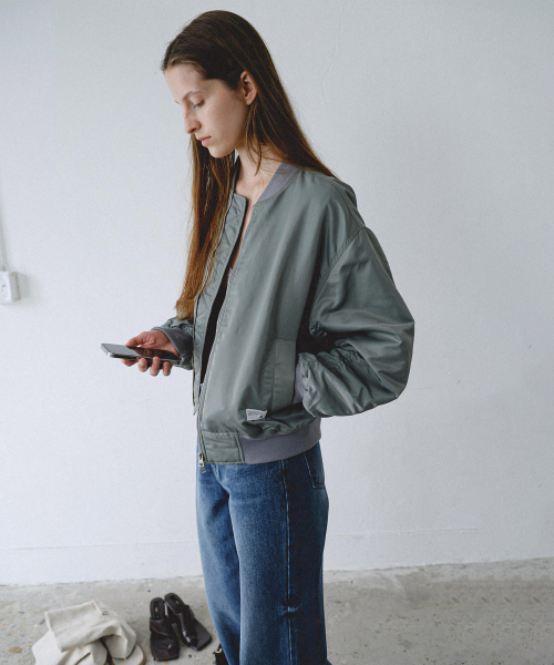 EN OR(エンオール)の「SHIRRING BOMBER JUMPER - KHAKI(ブルゾン・レディース・その他・FREE)」の3枚目の写真
