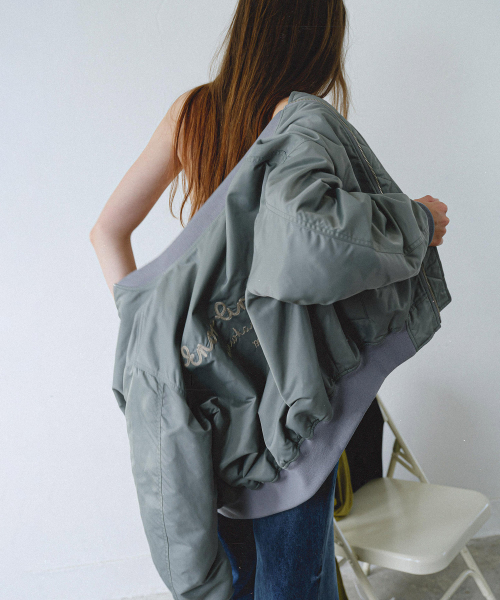 EN OR(エンオール)の「SHIRRING BOMBER JUMPER - KHAKI(ブルゾン・レディース・その他・FREE)」の4枚目の写真