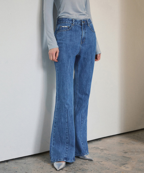CITTA（シータ）の「センターラインディテールフレアパンツ_CTD414(ブルー)（デニムパンツ・レディース・ブルー・SMALL/MEDIUM/LARGE）」の3枚目の写真