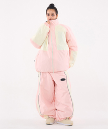 DOLL OUTERWEAR（ドラ アウターウェア）の「[DOLL x DUMDIDUM] 2526 リバーシブルティロパディングジャケット&パンツセット ベビーピンク 男女共用（セットアップ）」