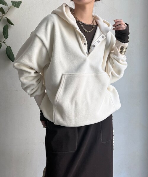 DouDou（ドゥドゥ）の「フリーススナッププルオーバー（Tシャツ/カットソー・レディース・グレー/オフホワイト・FREE）」の2枚目の写真