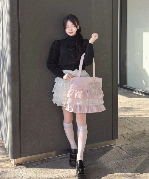 Maison de FLEUR（メゾンドフルール）の「サテンフロントフリル