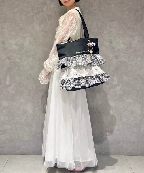 Maison de FLEUR（メゾンドフルール）の「サテンフロントフリル