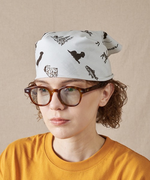 Eddie Bauer(エディーバウアー)の「ラブラドール モチーフ バンダナ(バンダナ/スカーフ・メンズ・ベージュ/ダークネイビー・F)」の2枚目の写真