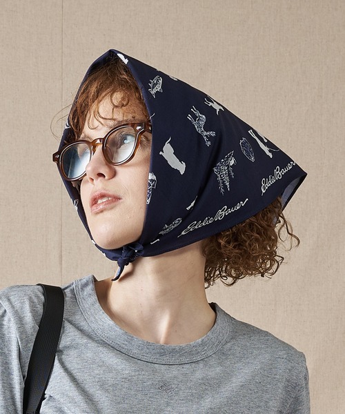 Eddie Bauer(エディーバウアー)の「ラブラドール モチーフ バンダナ(バンダナ/スカーフ・メンズ・ベージュ/ダークネイビー・F)」の1枚目の写真