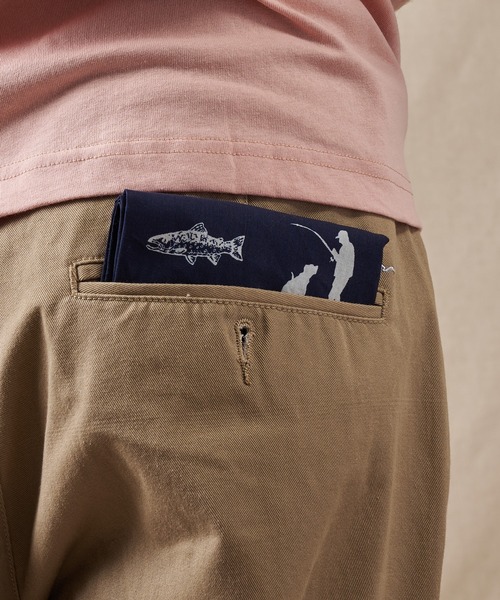Eddie Bauer(エディーバウアー)の「ラブラドール モチーフ バンダナ(バンダナ/スカーフ・メンズ・ベージュ/ダークネイビー・F)」の11枚目の写真