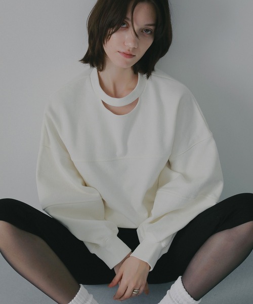 MANOF（マノフ）の「MOON SLIT SWEAT TOPS（スウェット・レディース・グレー/ブラック/ホワイト/レッド・F）」の5枚目の写真