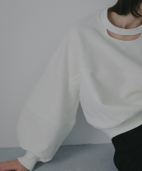 MANOF（マノフ）の「MOON SLIT SWEAT TOPS（スウェット・レディース・グレー/ブラック/ホワイト/レッド・F）」の7枚目の写真