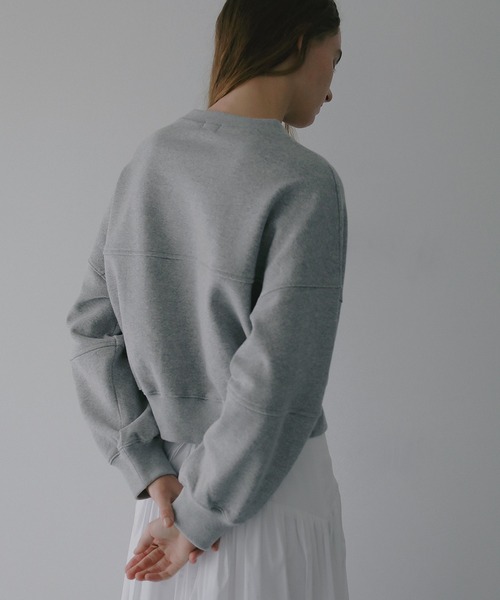 MANOF（マノフ）の「MOON SLIT SWEAT TOPS（スウェット・レディース・グレー/ブラック/ホワイト/レッド・F）」の17枚目の写真