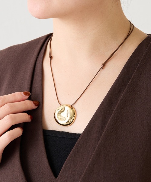 PAPILLONNER(パピヨネ)の「PAPILLONNER/ラウンドコードネックレス(ネックレス・レディース・ゴールド・FREE)」の1枚目の写真