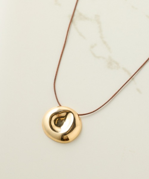 PAPILLONNER(パピヨネ)の「PAPILLONNER/ラウンドコードネックレス(ネックレス・レディース・ゴールド・FREE)」の4枚目の写真