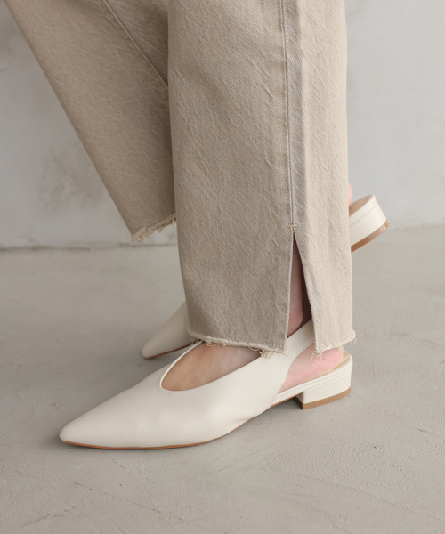 SLOBE IENA(スローブイエナ)の「《追加》SLOBE レザーフラットシューズ(パンプス・レディース・アイボリー・22.5cm/23.5cm/24cm/24.5cm)」の1枚目の写真