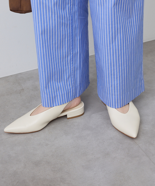 SLOBE IENA(スローブイエナ)の「《追加》SLOBE レザーフラットシューズ(パンプス・レディース・アイボリー・22.5cm/23.5cm/24cm/24.5cm)」の6枚目の写真