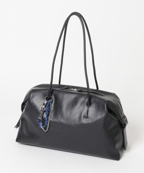 GLOBAL WORK(グローバルワーク)の「スペ軽チャーム付きBIGボストン/646420(ボストンバッグ・レディース・ブラック/ダークブラウン・ONE SIZE)」の3枚目の写真