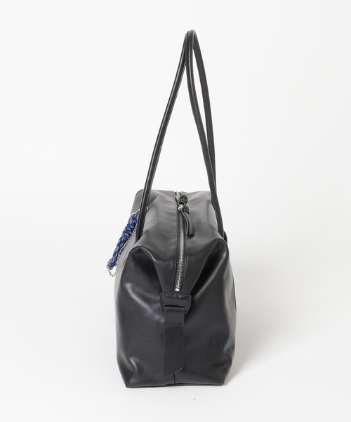 GLOBAL WORK(グローバルワーク)の「スペ軽チャーム付きBIGボストン/646420(ボストンバッグ・レディース・ブラック/ダークブラウン・ONE SIZE)」の6枚目の写真