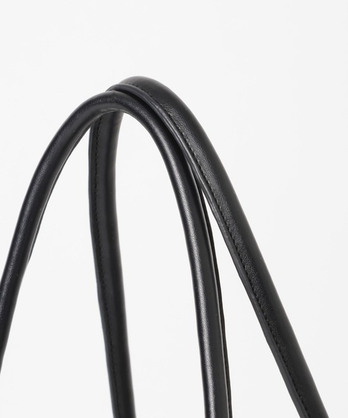 GLOBAL WORK(グローバルワーク)の「スペ軽チャーム付きBIGボストン/646420(ボストンバッグ・レディース・ブラック/ダークブラウン・ONE SIZE)」の12枚目の写真