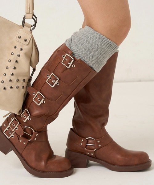 WHO'S WHO gallery(フーズフーギャラリー)の「ベルテッドロングブーツ(ブーツ・レディース・ブラック/ブラウン・38inch/39inch)」の2枚目の写真