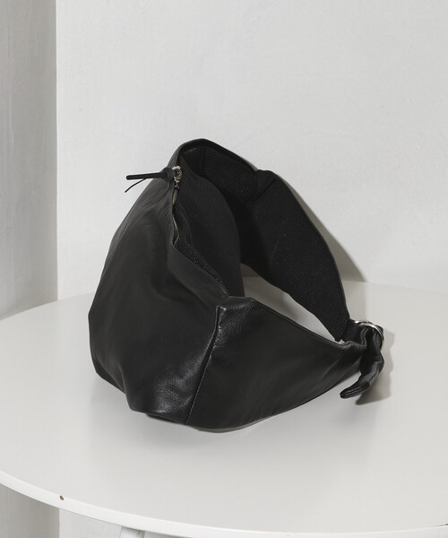 Firsthand（ファーストハンド）の「Firsthand/ファーストハンド Leather Crossbody Sling Bag / レザー スリングバッグ / 牛革 / 撥水レザー（ボディバッグ/ウエストポーチ・メンズ・ブラック・ONE SIZE）」の13枚目の写真