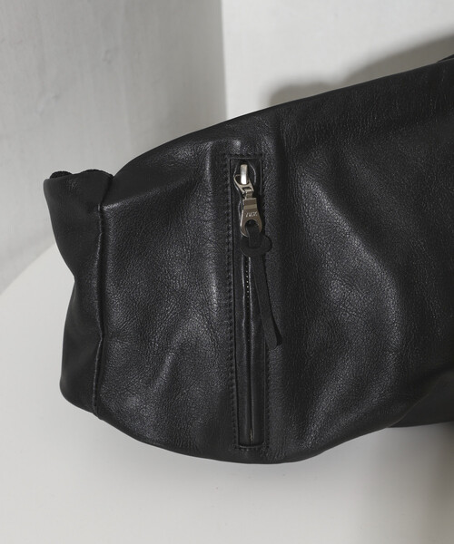 Firsthand（ファーストハンド）の「Firsthand/ファーストハンド Leather Crossbody Sling Bag / レザー スリングバッグ / 牛革 / 撥水レザー（ボディバッグ/ウエストポーチ・メンズ・ブラック・ONE SIZE）」の15枚目の写真