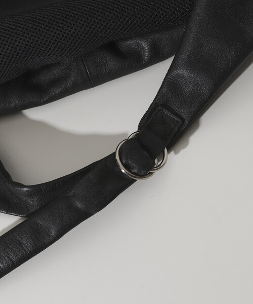Firsthand（ファーストハンド）の「Firsthand/ファーストハンド Leather Crossbody Sling Bag / レザー スリングバッグ / 牛革 / 撥水レザー（ボディバッグ/ウエストポーチ・メンズ・ブラック・ONE SIZE）」の19枚目の写真