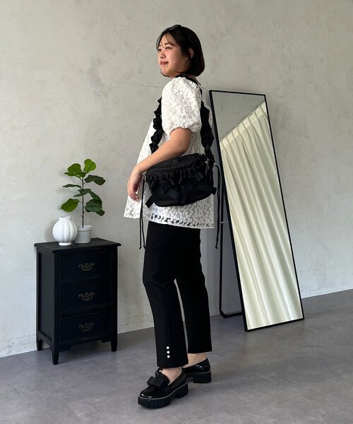 prose verse(プロズヴェール)の「【SAPON】撥水リボンシャーリングショルダーバッグ(ショルダーバッグ・レディース・ブラック/ベージュ・FREE)」の9枚目の写真