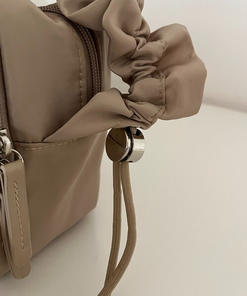 prose verse(プロズヴェール)の「【SAPON】撥水リボンシャーリングショルダーバッグ(ショルダーバッグ・レディース・ブラック/ベージュ・FREE)」の13枚目の写真